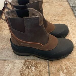 Men’s waterproof snow boots size 13